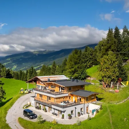 Sonnenchalet Schlittenstadl * Ramsau im Zillertal