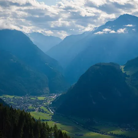 Sonnenchalet Schlittenstadl Ramsau im Zillertal
